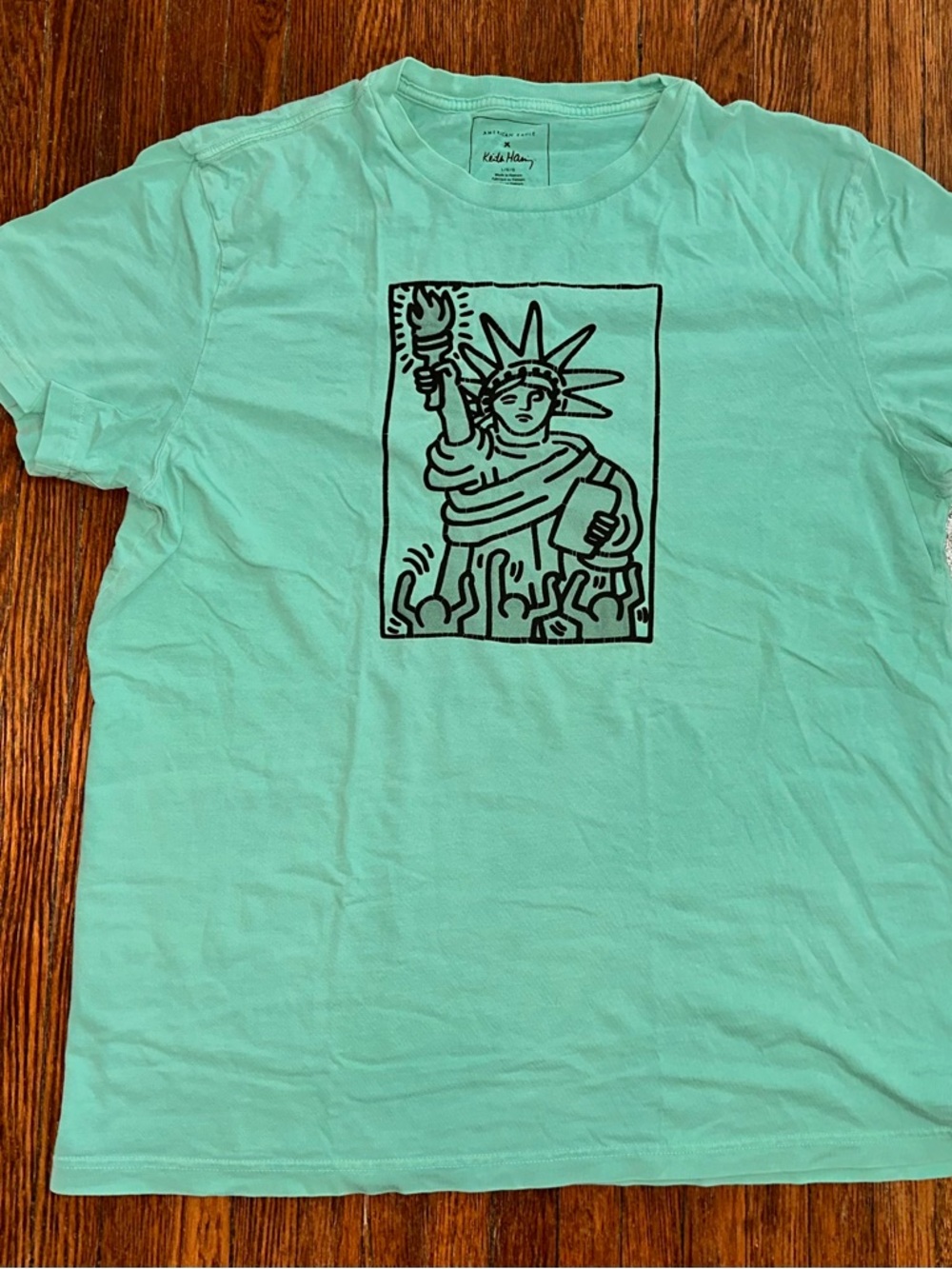 Men’s American Eagle Large Keith Haring Statue of Liberty Short Sleeve Shirt
